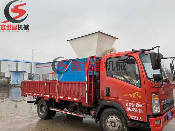 貴州單軸撕碎機(jī)裝車完畢，發(fā)貨