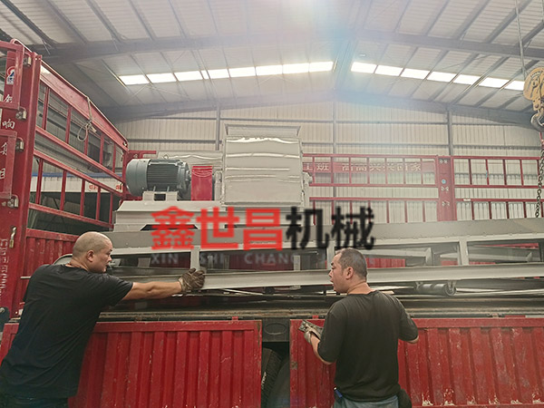 800型水滴式橡膠鋼絲粉碎分離機生產線發(fā)往新疆