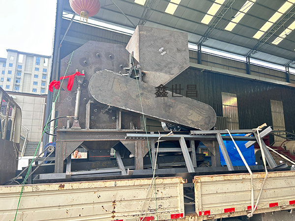 600型紅牛罐破碎機發(fā)貨現(xiàn)場