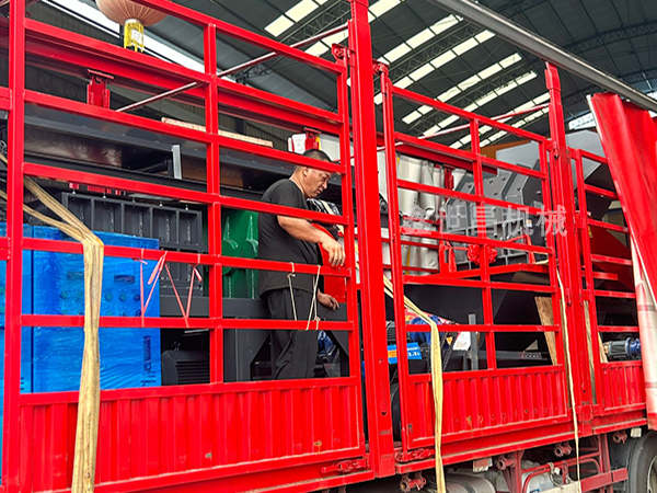 800撕碎機+800破碎機發(fā)往海南