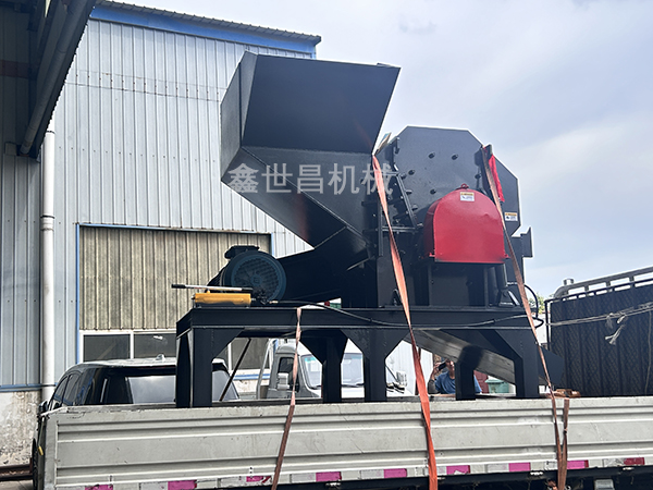 800型破碎機發(fā)往河南濮陽