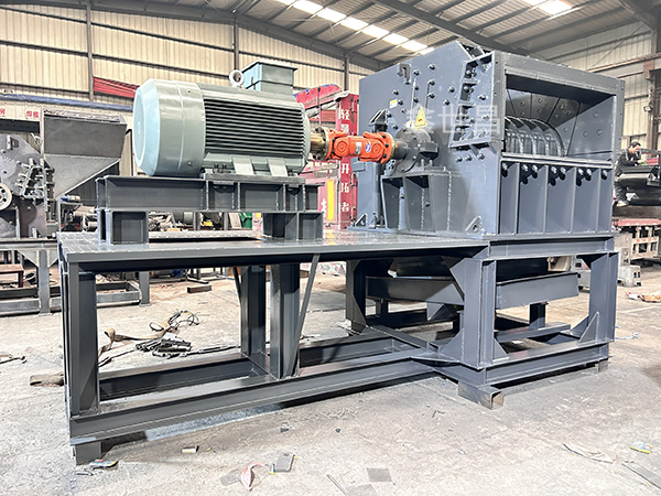 1300重型金屬破碎機發(fā)貨